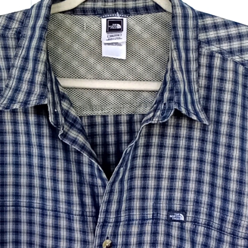 The North Face Men's Plaid Long Sleeve Button-Up Shirt with Zippered Chest Pocke - Picture 2 of 5